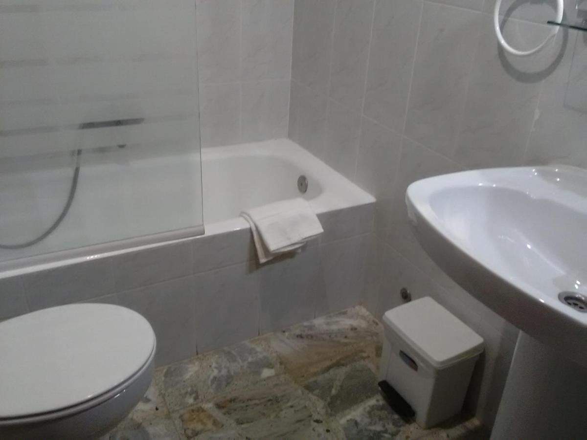 Hostal Restaurante El Cazador Nuévalos Εξωτερικό φωτογραφία