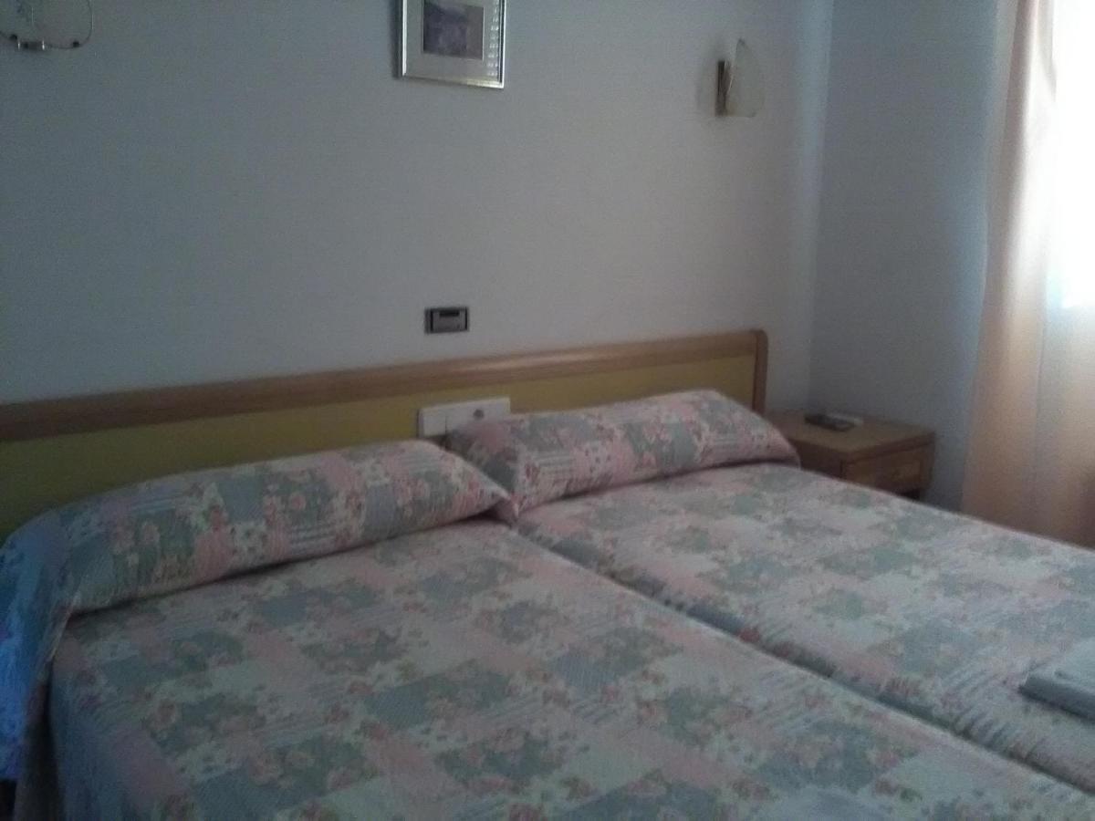 Hostal Restaurante El Cazador Nuévalos Εξωτερικό φωτογραφία